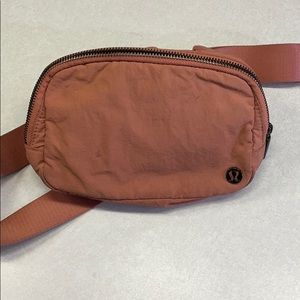 Lululemon fannypack